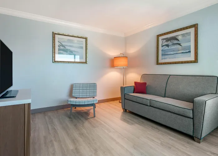 Dolphin Sands Clearwater Beach, An Ascend Collection Hotel